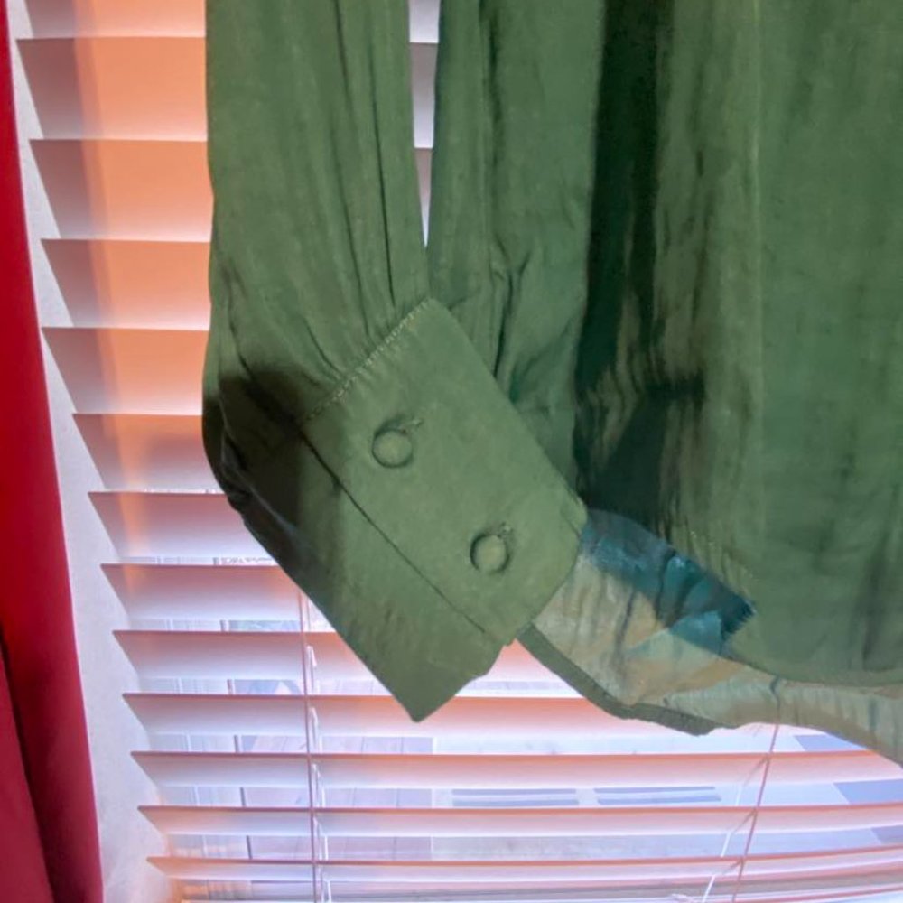 GREEN BLOUSE - Picture 2 of 3